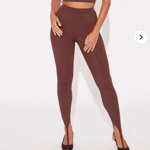 High Rise Stirrup Legging - Chocolate